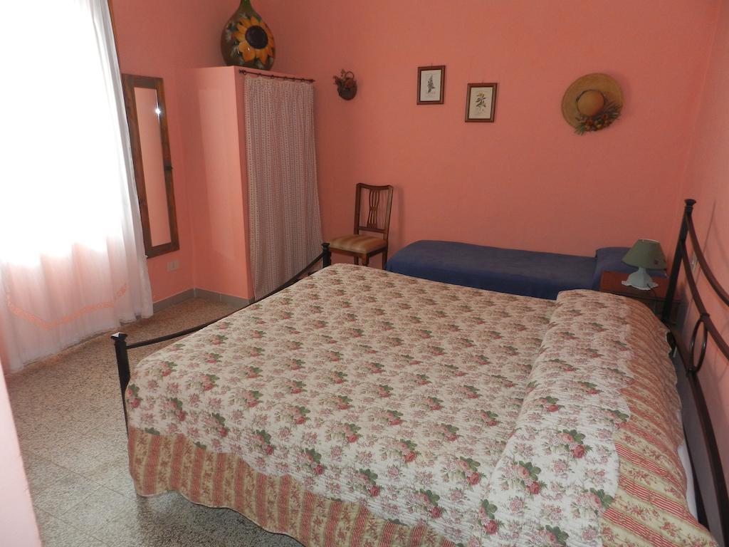 Bed and Breakfast Il Casale Поджібонсі Номер фото
