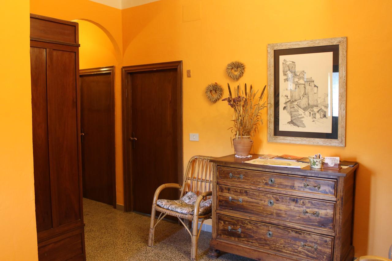 Bed and Breakfast Il Casale Поджібонсі Екстер'єр фото
